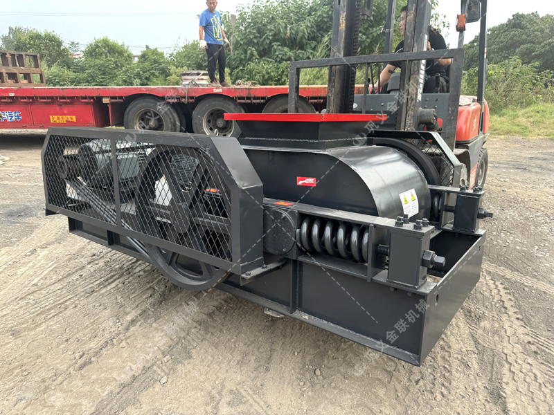 雙齒輥破碎機的獨特輥齒結(jié)構(gòu)，如何同時優(yōu)化破碎效果與能耗？